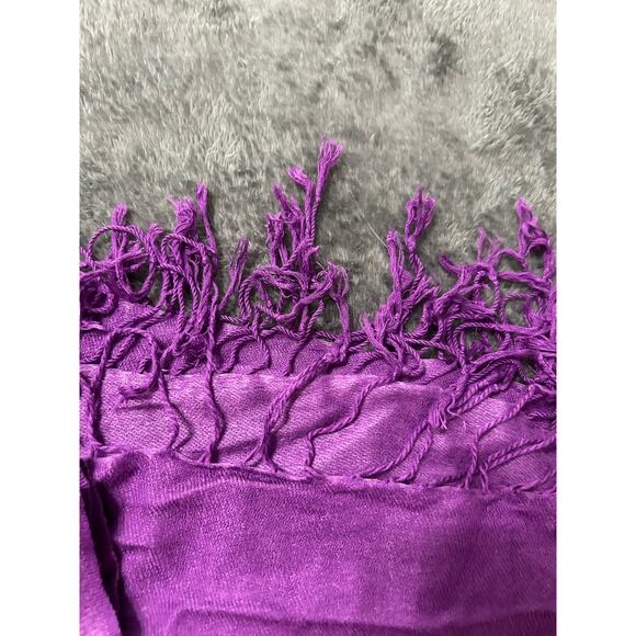 Pashmina purple scarf with very light paisley print - Picture 4 of 4